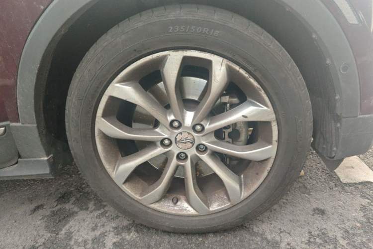 Used Lincoln MKC 2017 2.0T Two-Wheel Drive Deluxe Edition Right Front Wheel Hub