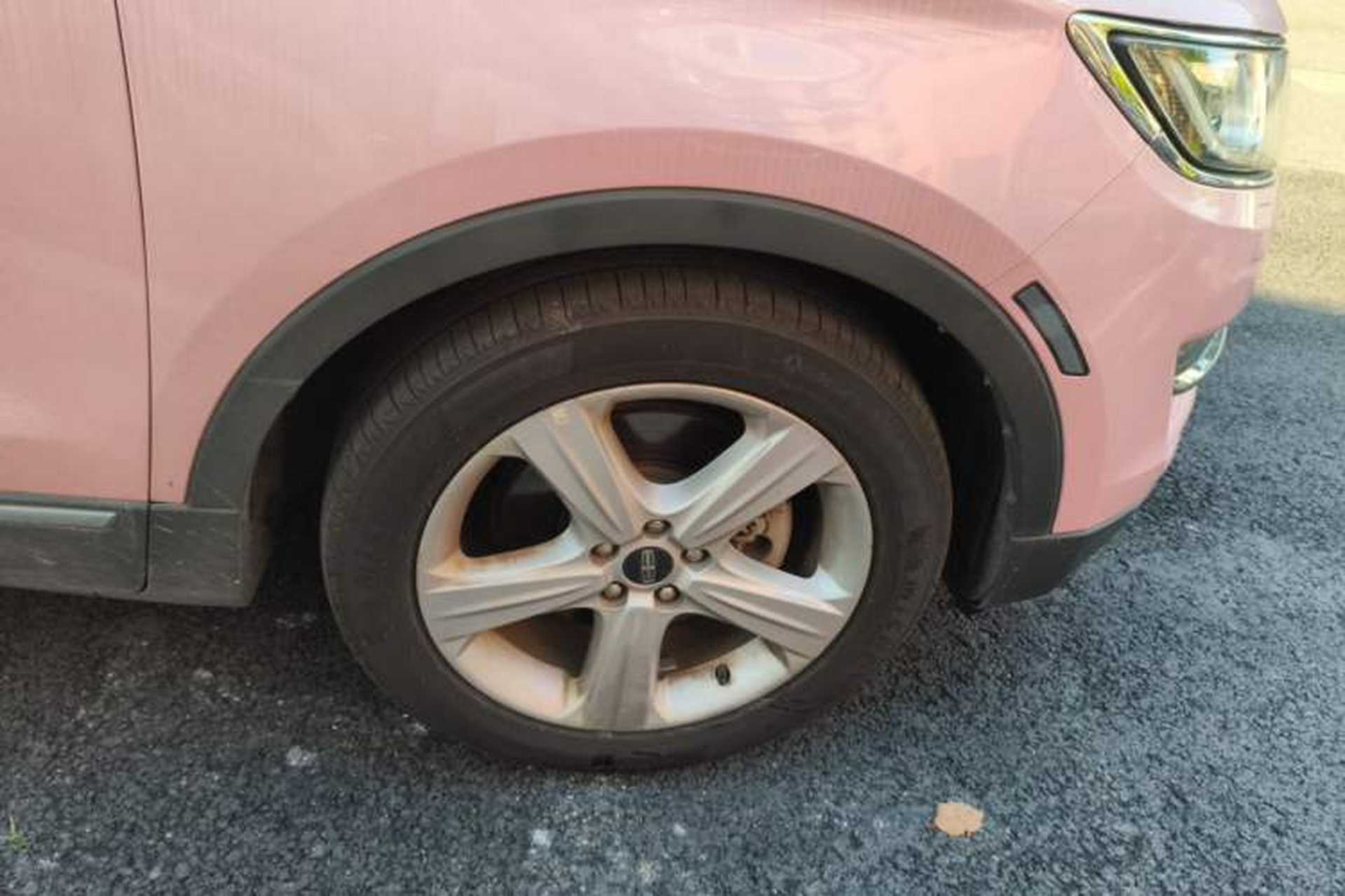 Used Lincoln MKC 2017 2.0T Two-Wheel Drive Deluxe Edition Right Front Wheel Hub