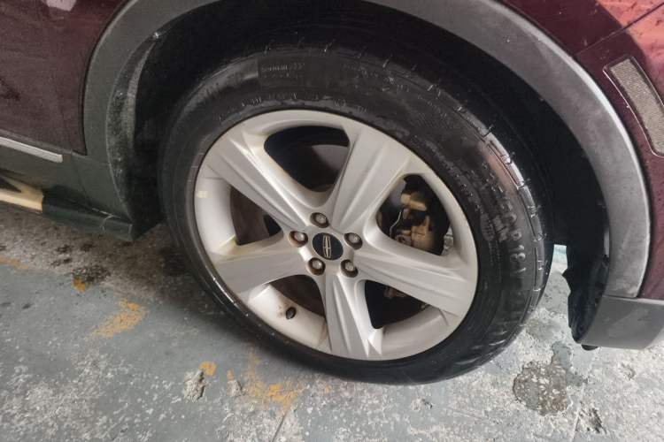Used Lincoln MKC 2017 2.0T Two-Wheel Drive Deluxe Edition Right Front Wheel Hub
