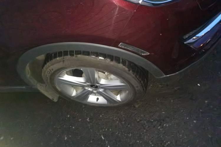 Used Lincoln MKC 2017 2.0T Two-Wheel Drive Deluxe Edition Right Front Wheel Hub