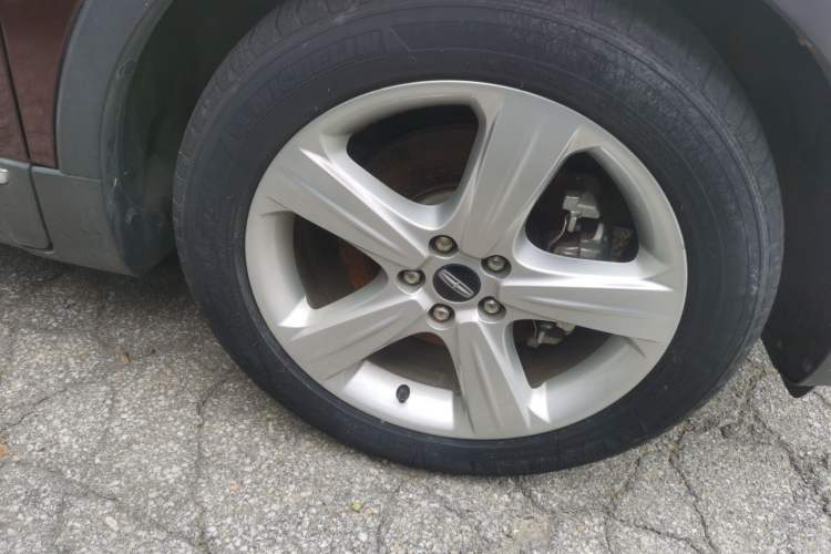 Used Lincoln MKC 2017 2.0T Two-Wheel Drive Deluxe Edition Right Front Wheel Hub