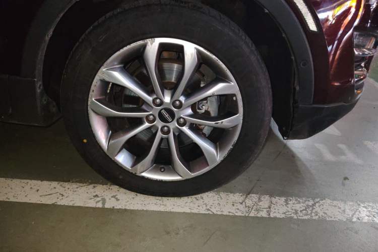 Used Lincoln MKC 2017 2.0T Two-Wheel-Drive Luxury Edition Right Front Wheel Hub