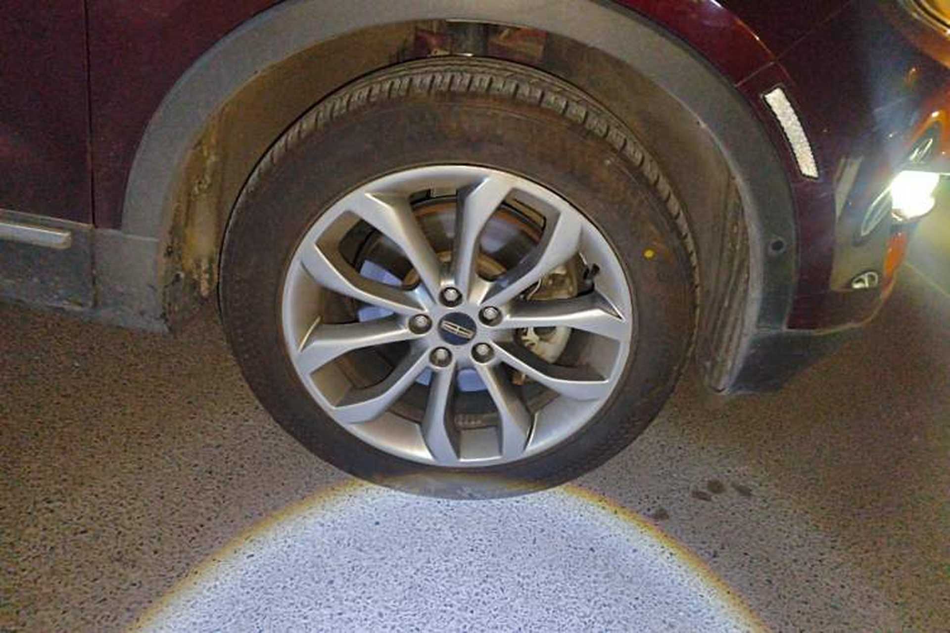 Used Lincoln MKC 2017 2.0T Two-Wheel-Drive Luxury Edition Right Front Wheel Hub