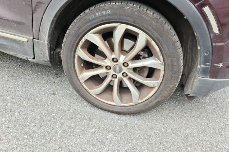 Used Lincoln MKC 2017 2.0T Two-Wheel-Drive Luxury Edition Right Front Wheel Hub
