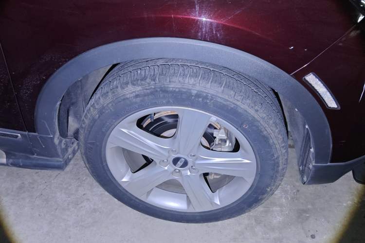 Used Lincoln MKC 2017 2.0T Two-Wheel Drive Deluxe Edition Right Front Wheel Hub