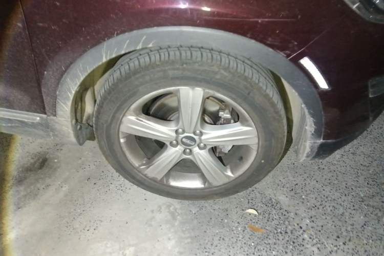 Used Lincoln MKC 2017 2.0T Two-Wheel Drive Deluxe Edition Right Front Wheel Hub