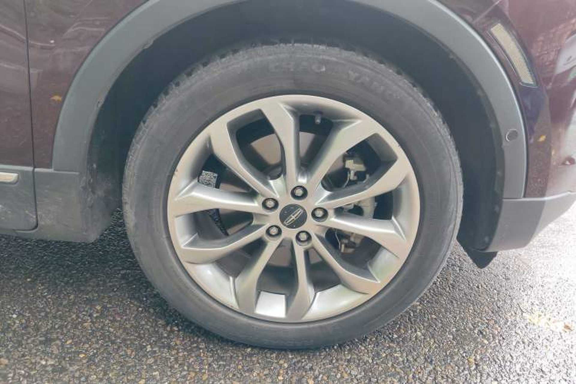 Used Lincoln MKC 2017 2.0T Two-Wheel-Drive Luxury Edition Right Front Wheel Hub