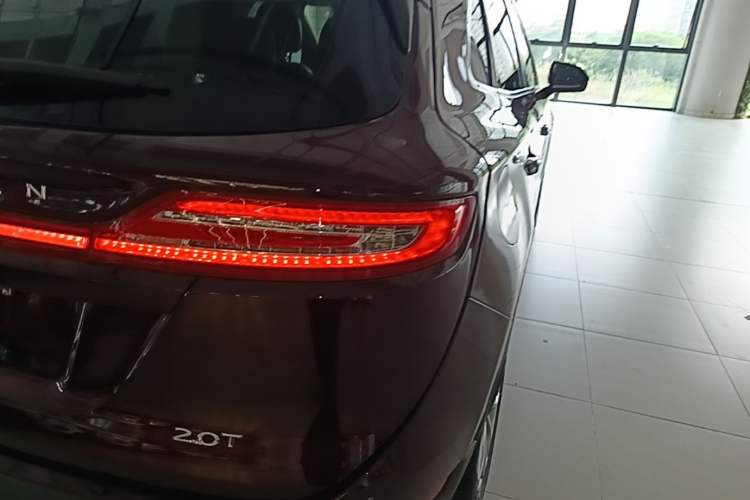 Used Lincoln MKC 2017 2.0T Two-Wheel-Drive Luxury Edition Right Rear Taillight