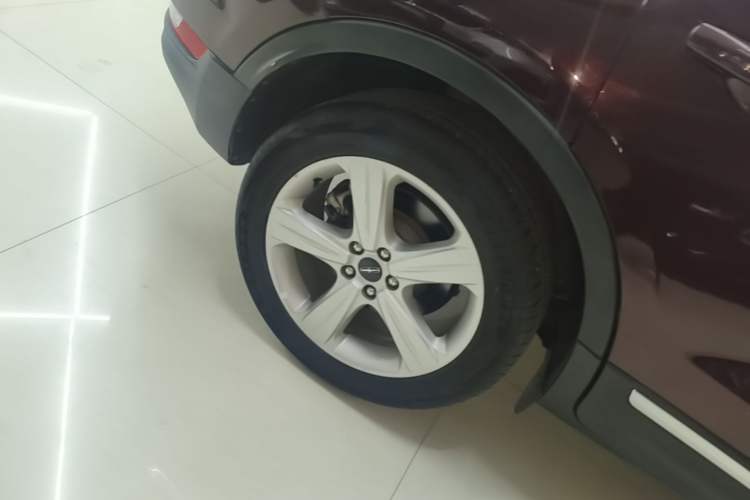 Used Lincoln MKC 2017 2.0T Two-Wheel Drive Deluxe Edition Right Rear Wheel Hub
