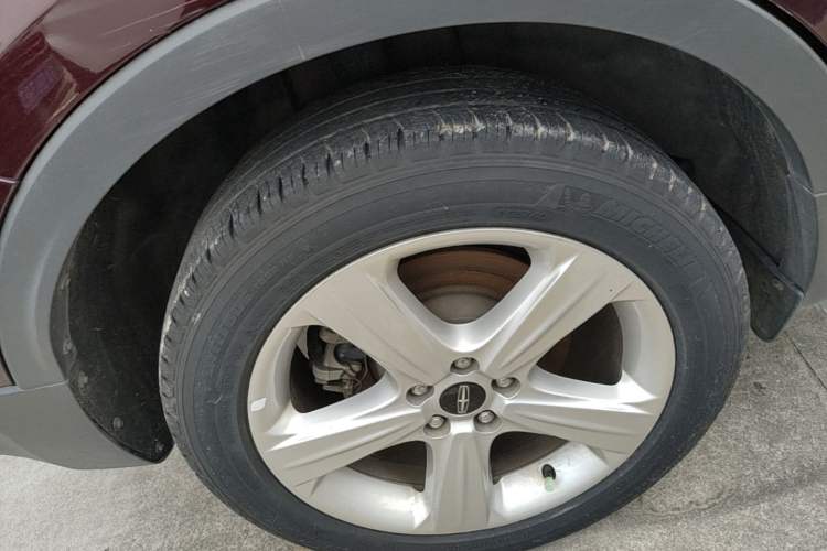 Used Lincoln MKC 2017 2.0T Two-Wheel Drive Deluxe Edition Right Rear Wheel Hub