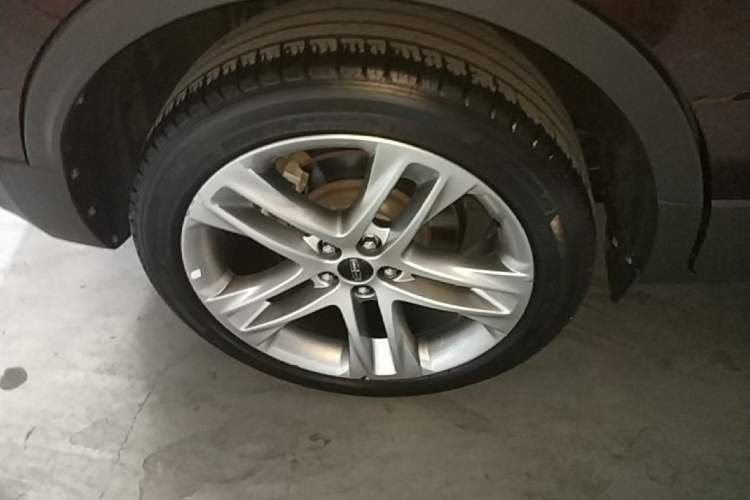 Used Lincoln MKC 2017 2.0T Four-Wheel Drive Prestige Edition Right Rear Wheel Hub