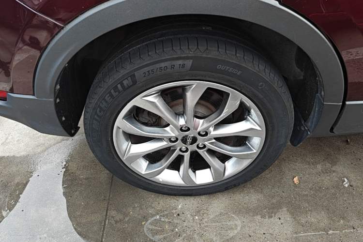 Used Lincoln MKC 2017 2.0T Two-Wheel-Drive Luxury Edition Right Rear Wheel Hub