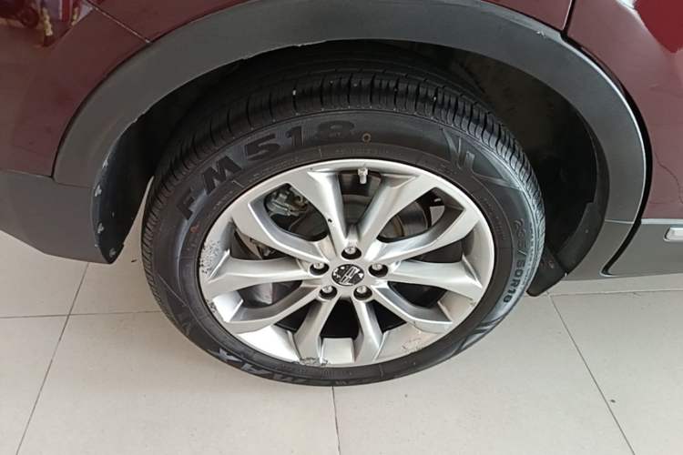 Used Lincoln MKC 2017 2.0T Two-Wheel-Drive Luxury Edition Right Rear Wheel Hub