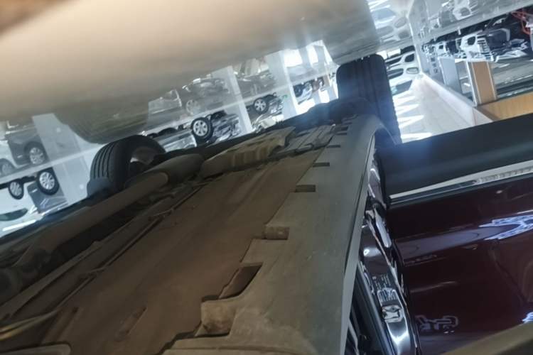 Used Lincoln MKC 2017 2.0T Two-Wheel Drive Deluxe Edition Right Side Sill