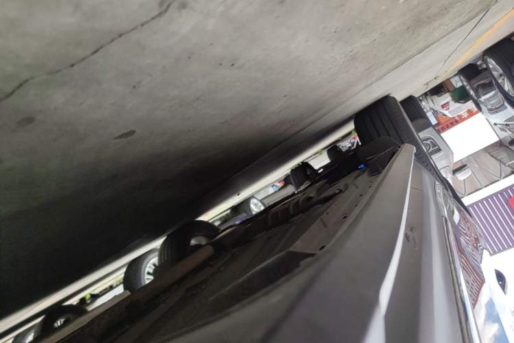 Used Lincoln MKC 2017 2.0T Four-Wheel Drive Zunya Edition Right Side Sill