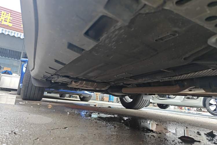 Used Lincoln MKC 2017 2.0T Two-Wheel-Drive Luxury Edition Right Side Sill