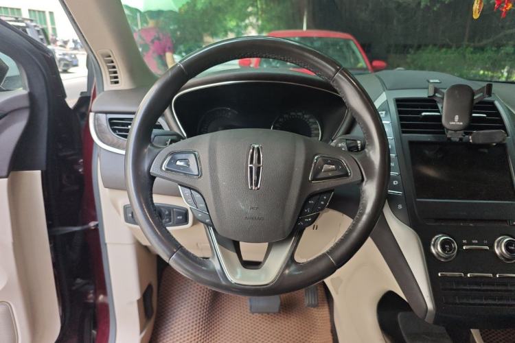 Used Lincoln MKC 2017 2.0T Two-Wheel Drive Deluxe Edition Steering Wheel