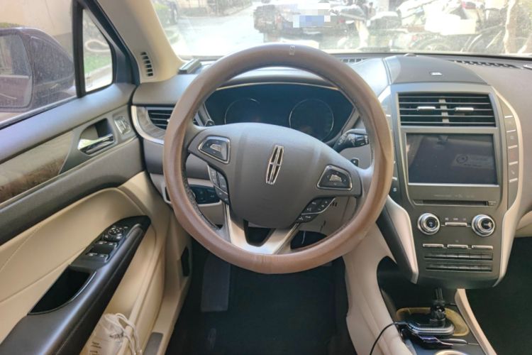 Used Lincoln MKC 2017 2.0T Two-Wheel-Drive Luxury Edition Steering Wheel