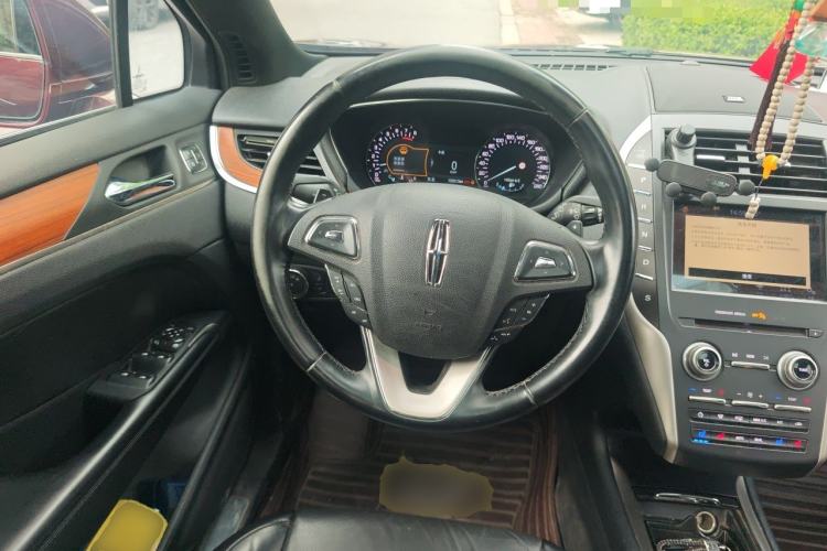 Used Lincoln MKC 2017 2.0T Four-Wheel Drive Zunya Edition Steering Wheel