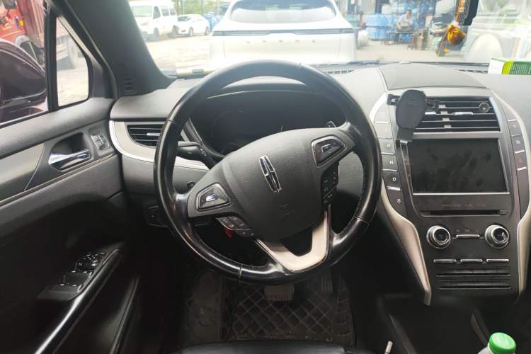 Used Lincoln MKC 2017 2.0T Two-Wheel Drive Deluxe Edition Steering Wheel