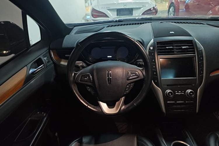 Used Lincoln MKC 2017 2.0T Four-Wheel Drive Zunya Edition Steering Wheel