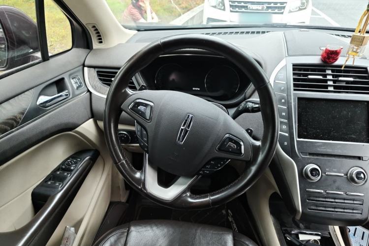 Used Lincoln MKC 2017 2.0T Two-Wheel-Drive Luxury Edition Steering Wheel