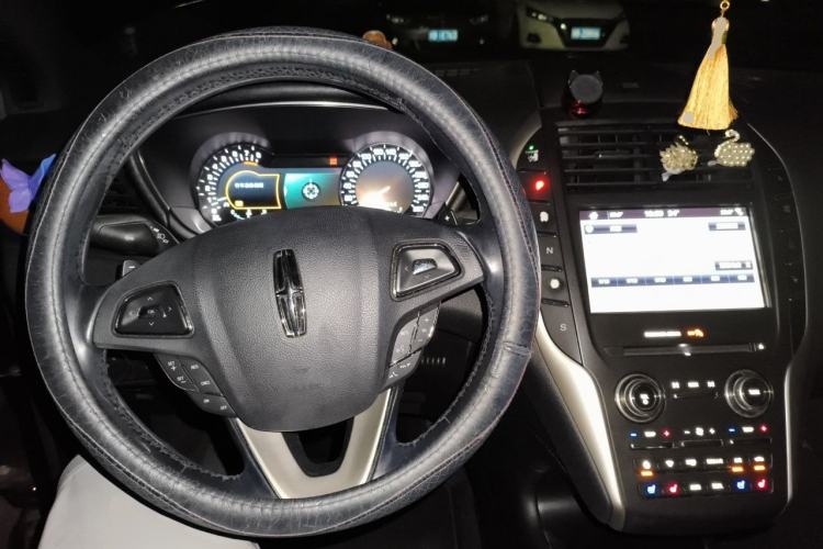 Used Lincoln MKC 2017 2.0T Two-Wheel-Drive Luxury Edition Steering Wheel
