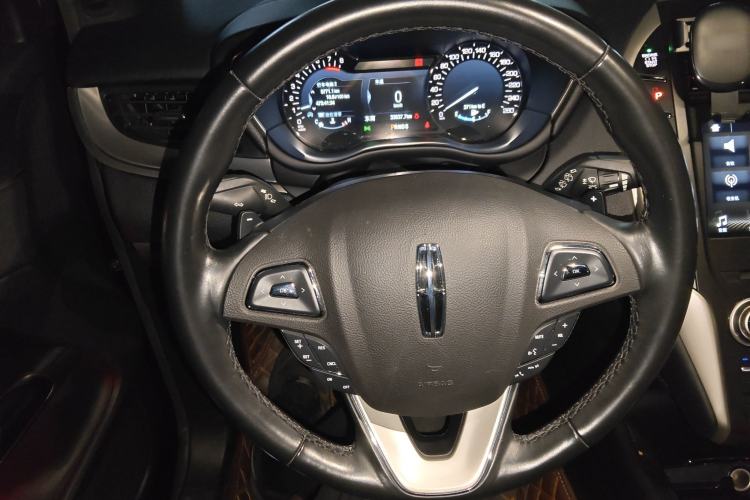 Used Lincoln MKC 2017 2.0T Two-Wheel Drive Deluxe Edition Steering Wheel