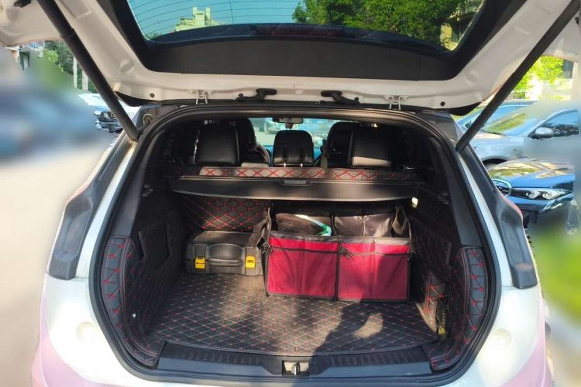 Used Lincoln MKC 2017 2.0T Two-Wheel Drive Deluxe Edition Trunk