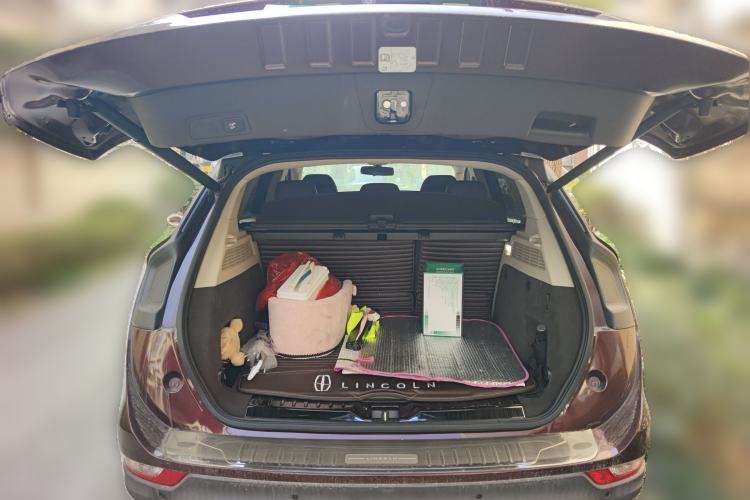 Used Lincoln MKC 2017 2.0T Two-Wheel-Drive Luxury Edition Trunk