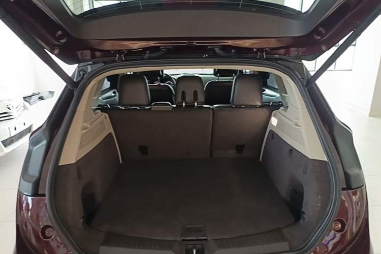 Used Lincoln MKC 2017 2.0T Two-Wheel-Drive Luxury Edition Trunk