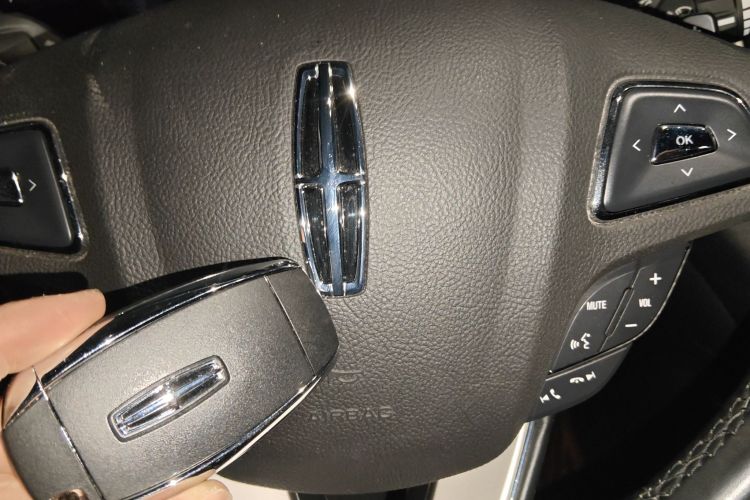 Used Lincoln MKC 2017 2.0T Two-Wheel Drive Deluxe Edition Vehicle Key