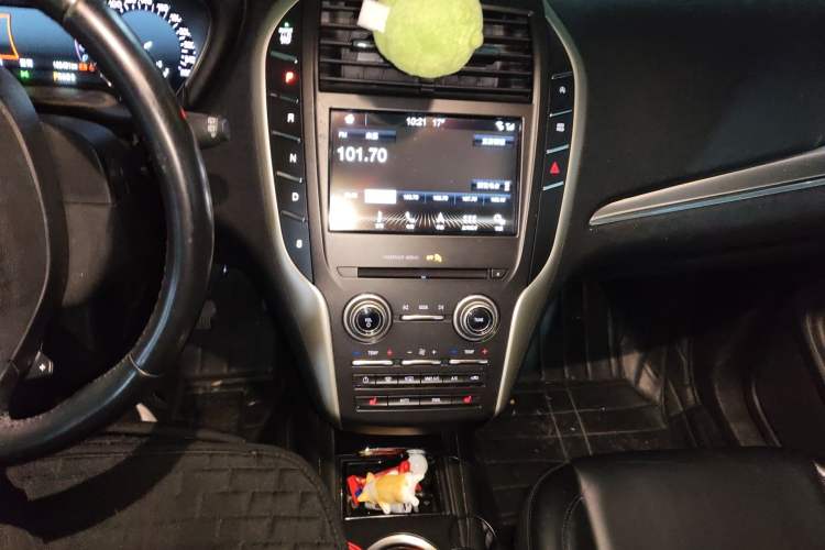 Used Lincoln MKC 2017 2.0T Two-Wheel Drive Deluxe Edition Audio And AC Panel