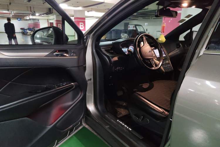 Used Lincoln MKC 2017 2.0T Two-Wheel Drive Deluxe Edition Driver Seat