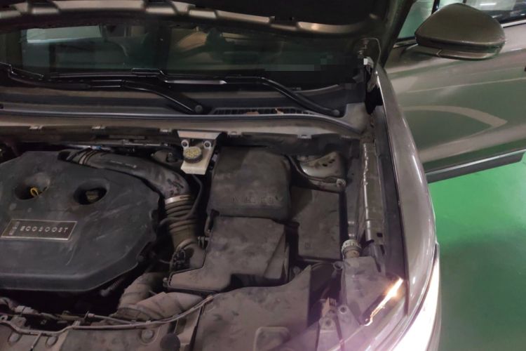 Used Lincoln MKC 2017 2.0T Two-Wheel Drive Deluxe Edition Engine Bay Left