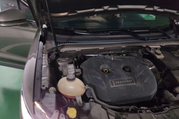 Used Lincoln MKC 2017 2.0T Two-Wheel Drive Deluxe Edition Engine Bay Right