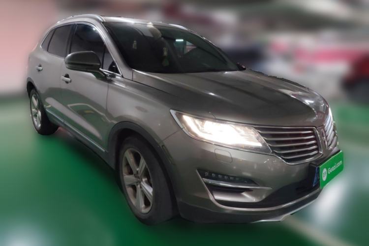 Used Lincoln MKC 2017 2.0T Two-Wheel Drive Deluxe Edition Front Right 45 Deg