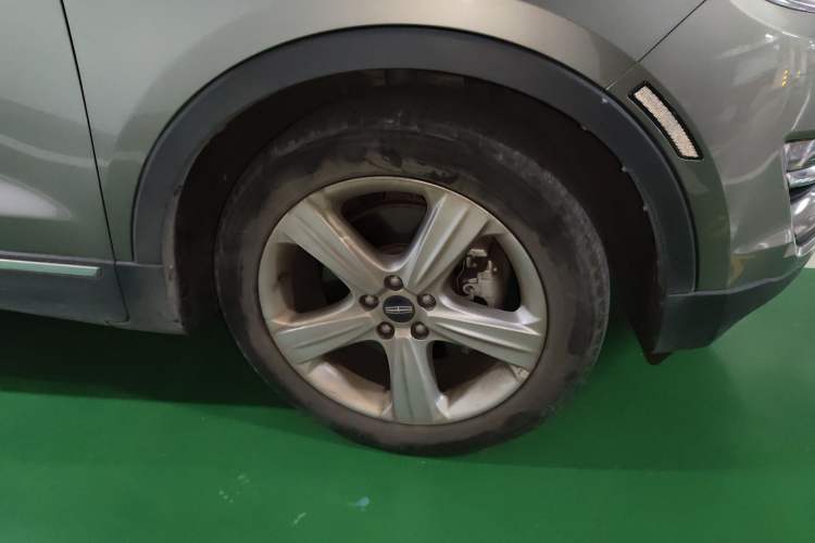 Used Lincoln MKC 2017 2.0T Two-Wheel Drive Deluxe Edition Right Front Wheel Hub
