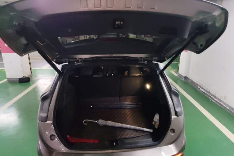 Used Lincoln MKC 2017 2.0T Two-Wheel Drive Deluxe Edition Trunk