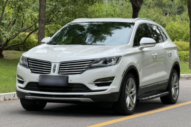 Ojetý Lincoln MKC 2017 2.0T Four-Wheel Drive Prestige Edition