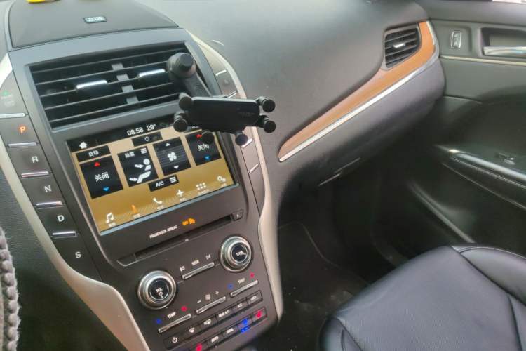 Used Lincoln MKC 2017 2.0T Four-Wheel Drive Zunya Edition Audio And AC Panel