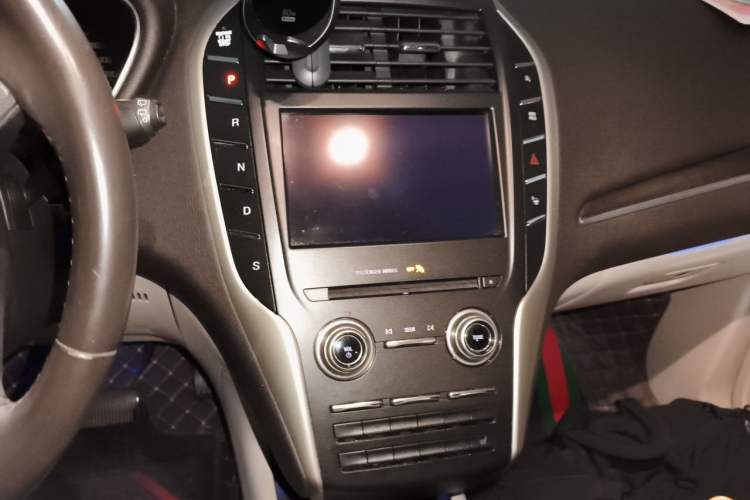 Used Lincoln MKC 2017 2.0T Two-Wheel-Drive Luxury Edition Audio And AC Panel