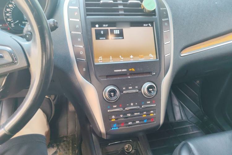 Used Lincoln MKC 2017 2.0T Four-Wheel Drive Prestige Edition Audio And AC Panel