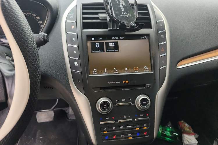 Used Lincoln MKC 2017 2.0T Two-Wheel-Drive Luxury Edition Audio And AC Panel
