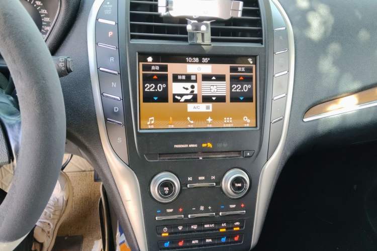 Used Lincoln MKC 2017 2.0T Four-Wheel Drive Zunya Edition Audio And AC Panel