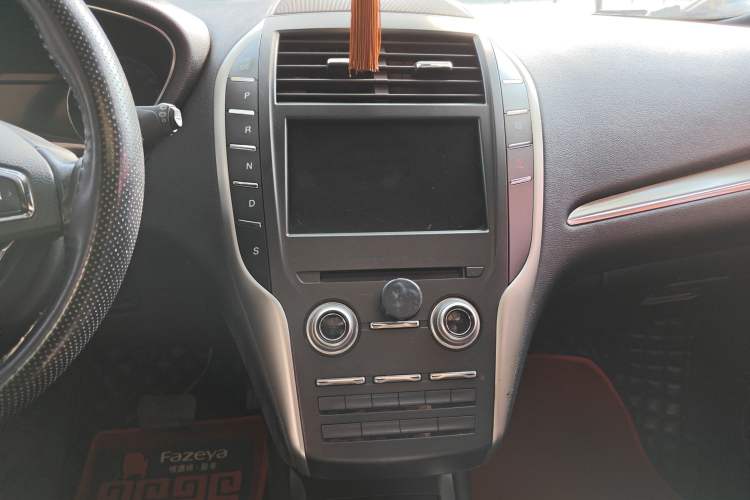 Used Lincoln MKC 2017 2.0T Two-Wheel Drive Deluxe Edition Audio And AC Panel