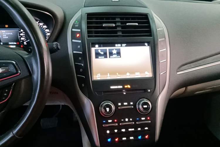 Used Lincoln MKC 2017 2.0T Four-Wheel Drive Zunya Edition Audio And AC Panel