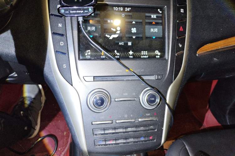 Used Lincoln MKC 2017 2.0T Two-Wheel-Drive Luxury Edition Audio And AC Panel