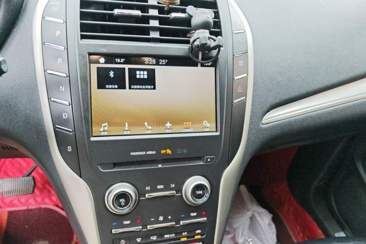 Used Lincoln MKC 2017 2.0T Two-Wheel Drive Deluxe Edition Audio And AC Panel