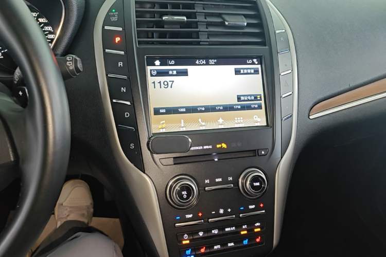 Used Lincoln MKC 2017 2.0T Two-Wheel-Drive Luxury Edition Audio And AC Panel